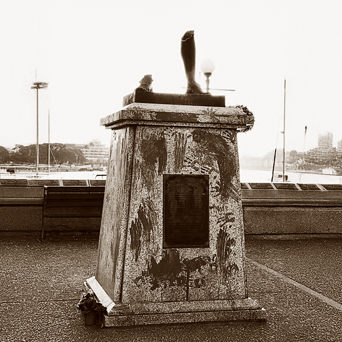 James Cook broken statue